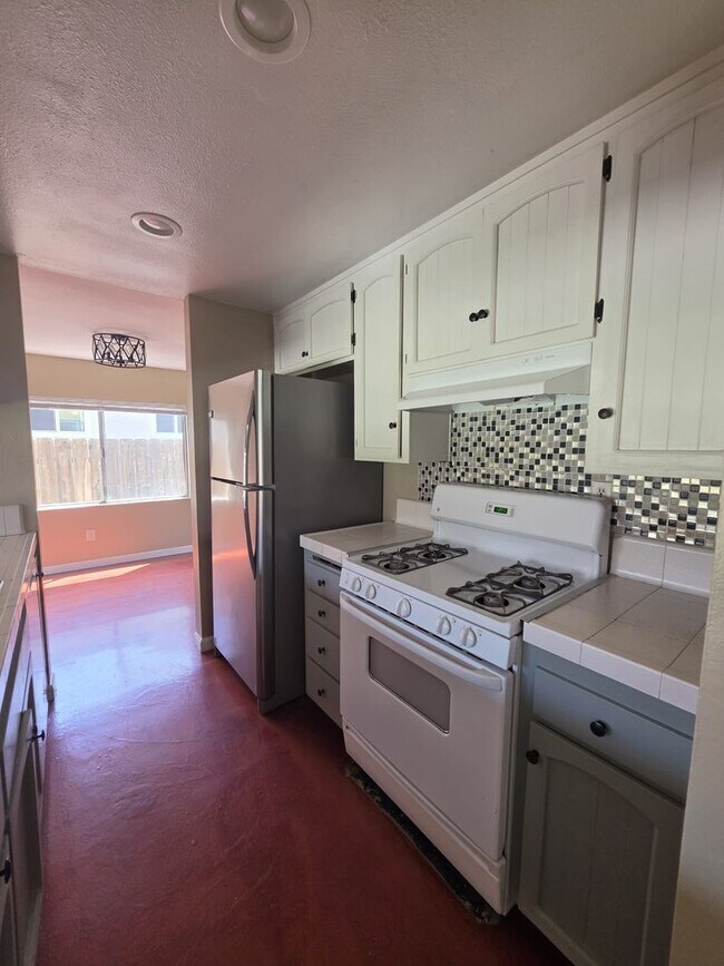 Building Photo - Beautiful 3 bedroom 2 bath Home in Imperial Beach