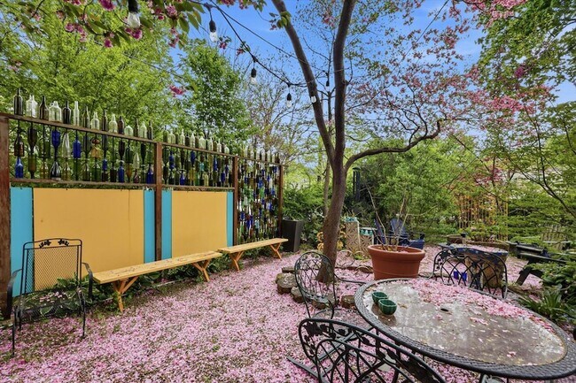 Building Photo - 201 Bowdoin Ave