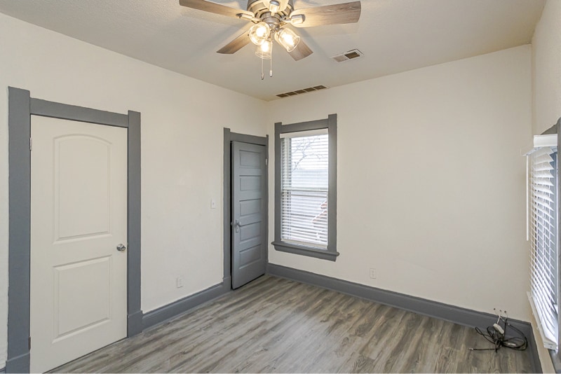 Building Photo - 423 Langdon St