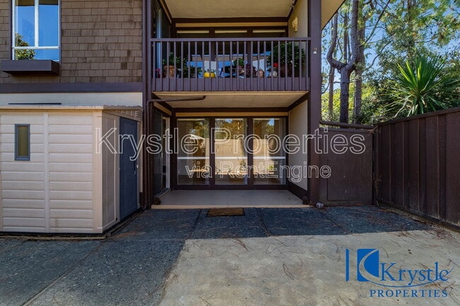 Building Photo - 27 Forest Ln