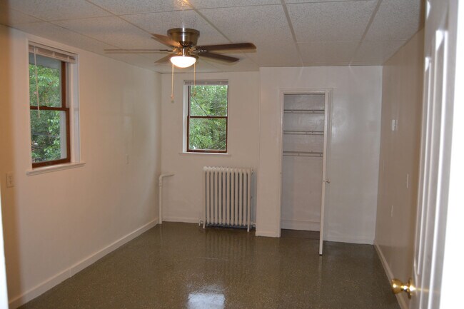 Building Photo - 445 W King St