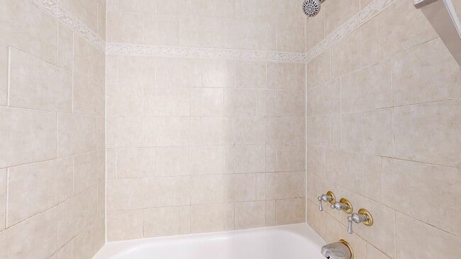 Building Photo - Adorable 2bd/1.5bth Townhome w/1 reserved parking space