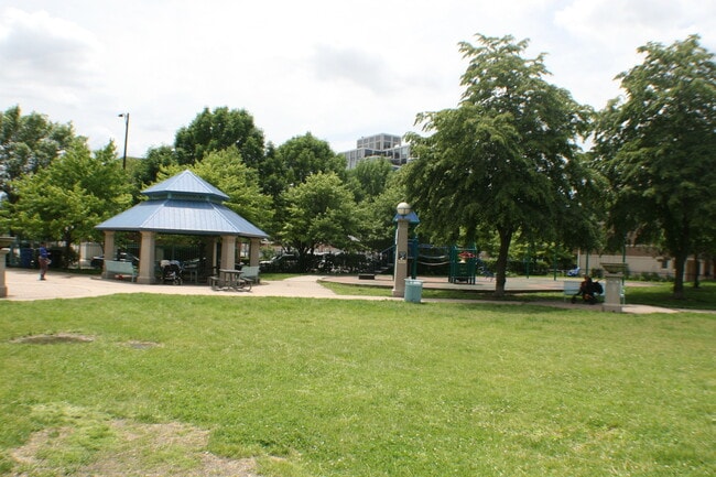 Building Photo - 61 W 15th St