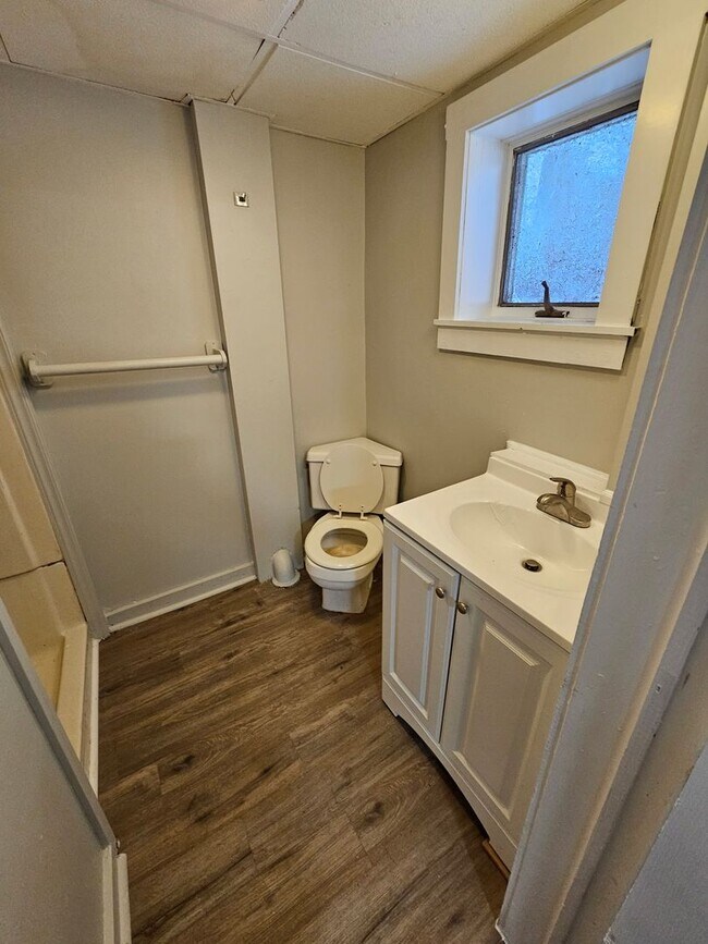 Building Photo - 116-120 Elm St