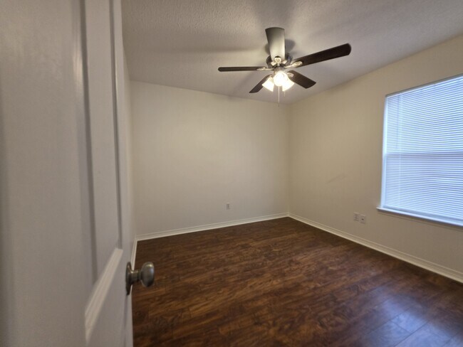 Building Photo - 2289 Estate Cir
