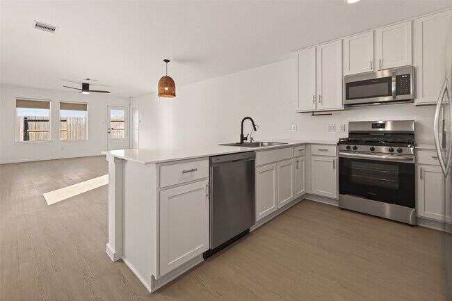 Building Photo - 6915 Lilac Vine Ln