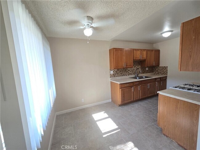 Building Photo - 811 Orchid Ct