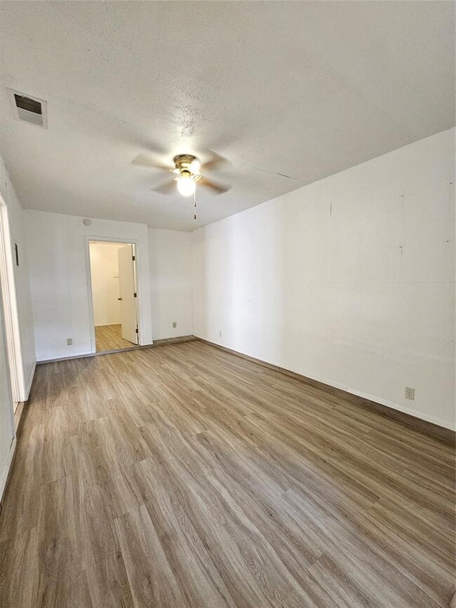 Building Photo - 6000 Emerald Forest Dr