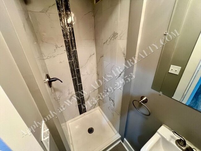 Building Photo - MOVE IN SPECIAL!! Updated 4 Bed 3 Bath Home in KCMO-Available NOW!! MOVE IN SPECIAL $200 OFF 2nd ...