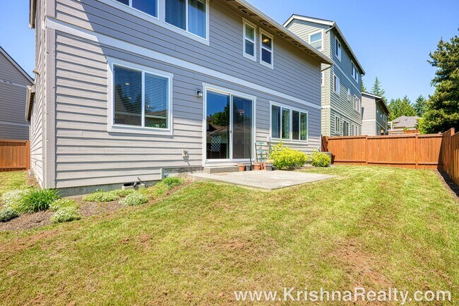 Building Photo - 11240 NW Elise Ln