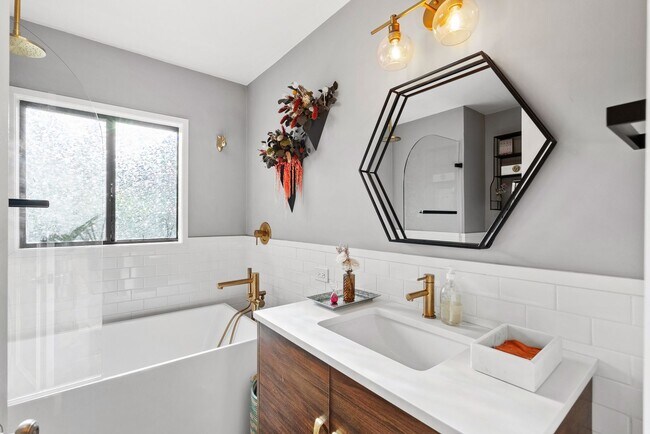 Building Photo - Designer 4BR Retreat with Pool, Indoor-Outdoor Living, and Prime Menlo Park Location
