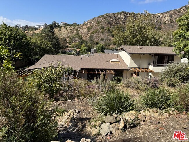 Building Photo - 5942 Paseo Cyn Dr