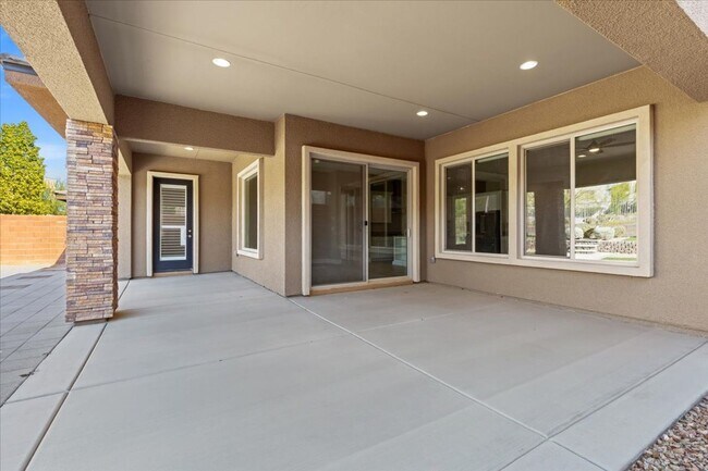 Building Photo - Lovely Home!