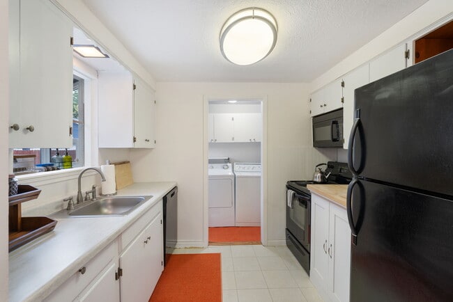 Building Photo - 7414 SE Ogden St