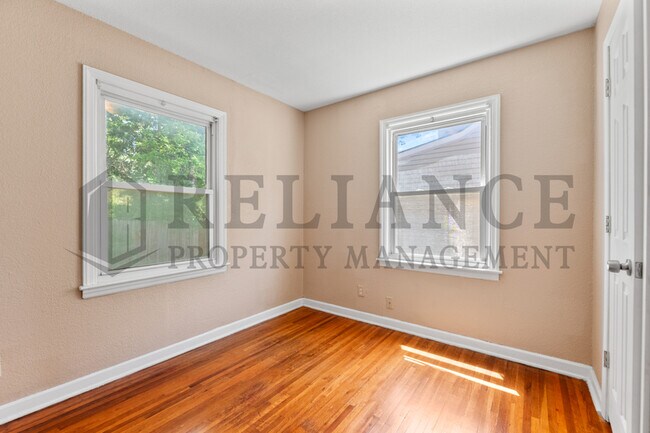 Building Photo - 536 S Glendale St