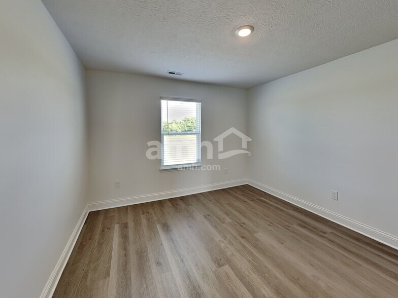 Building Photo - 9178 Henley Ave