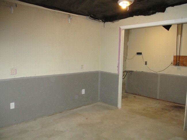 Building Photo - 23 Shady Ln