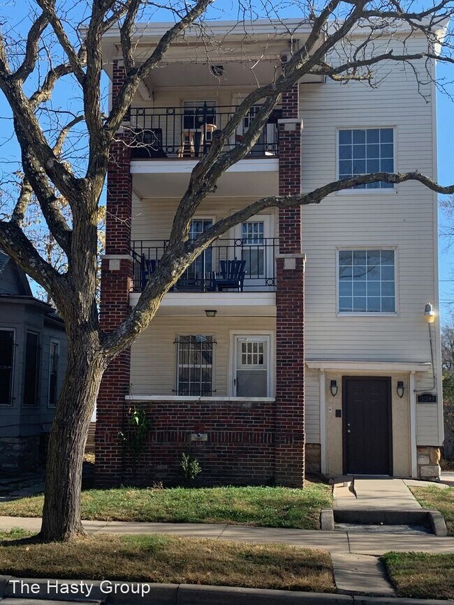 Primary Photo - 2 br, 1 bath House - 3241 Gillham Rd - Unit 1