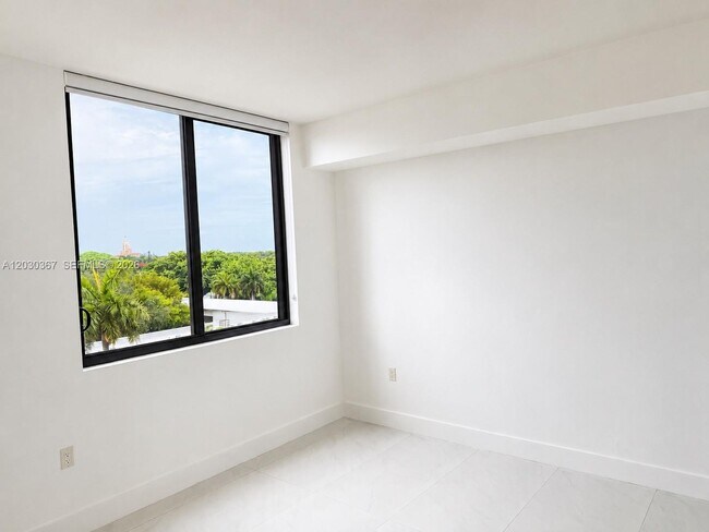 Building Photo - 301 Altara Ave