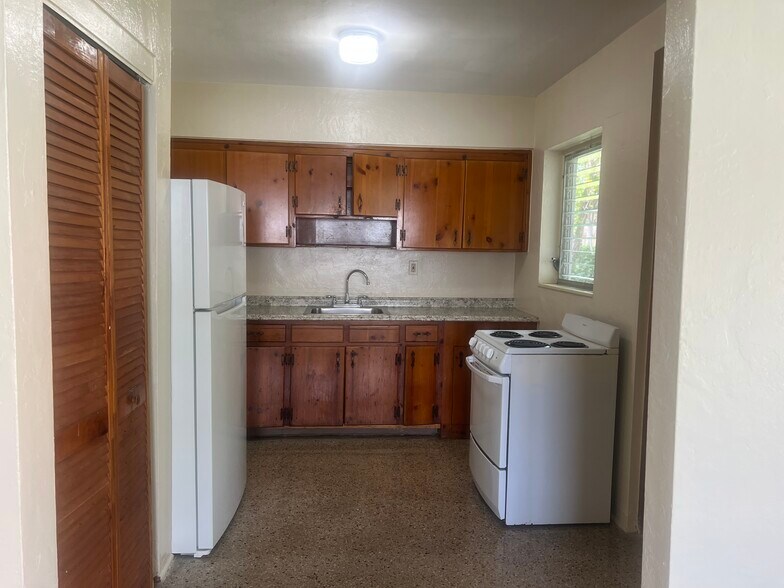 Building Photo - 505 NE 150th St