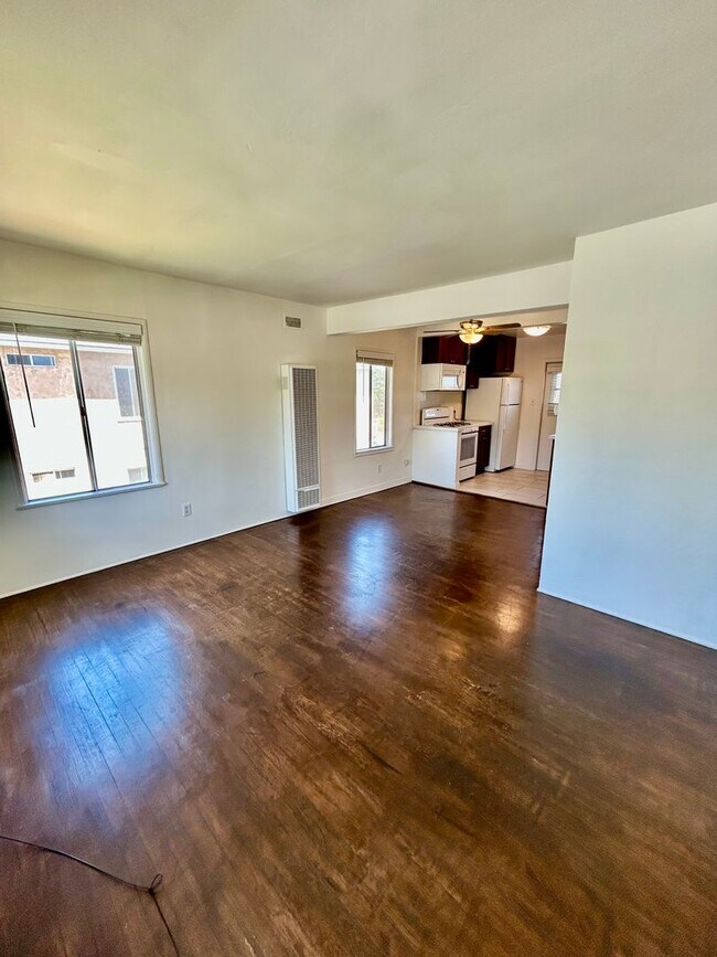 Building Photo - Charming and Bright 2 bed 1 bath in Point Loma