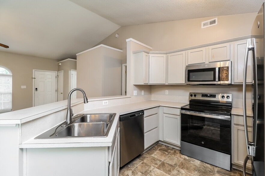 Building Photo - 6123 Goldenfield Dr