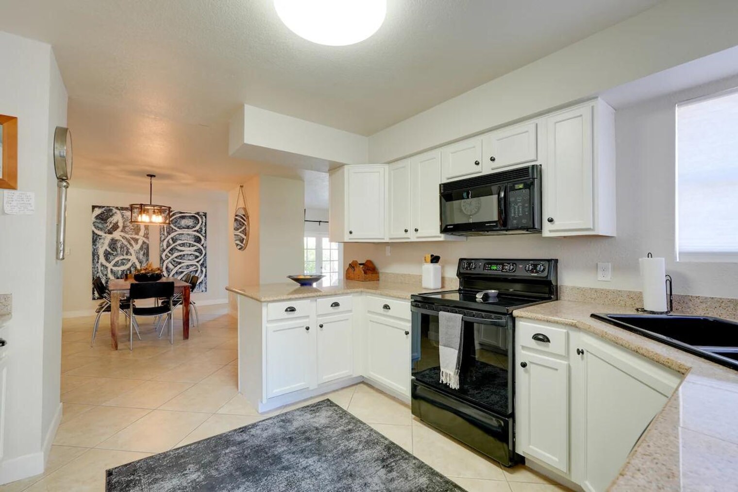 Building Photo - 8787 E Mountain View Rd