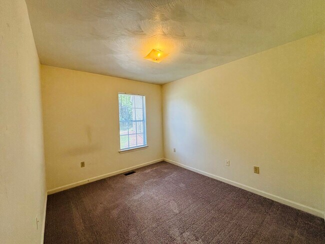 Building Photo - 874 Patrick Henry Dr