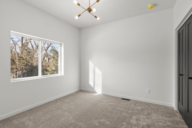 Building Photo - 1311 SW 36th St