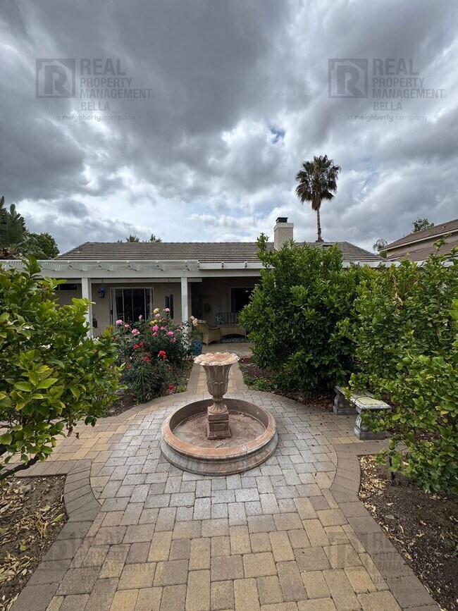 Building Photo - Spacious & Stylish Living in the Heart of Lake Elsinore