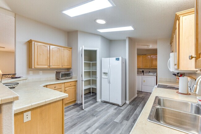 Building Photo - 10650 S Avenida Compadres