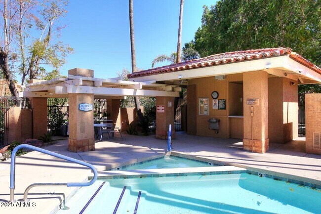 Building Photo - 10408 N 11th Pl