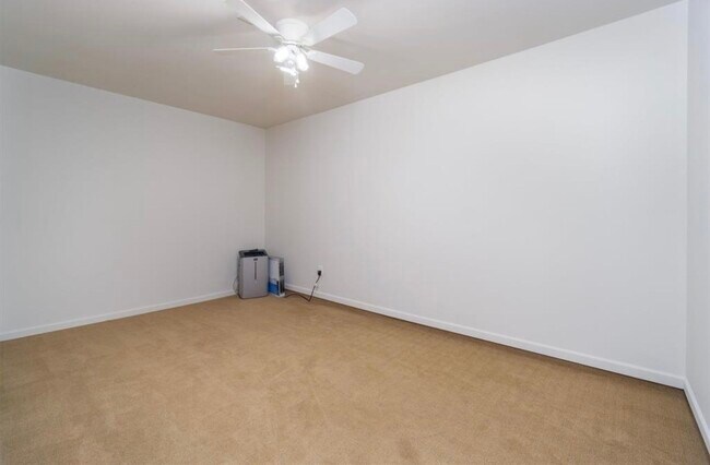 Building Photo - 1408 S Friendswood Dr
