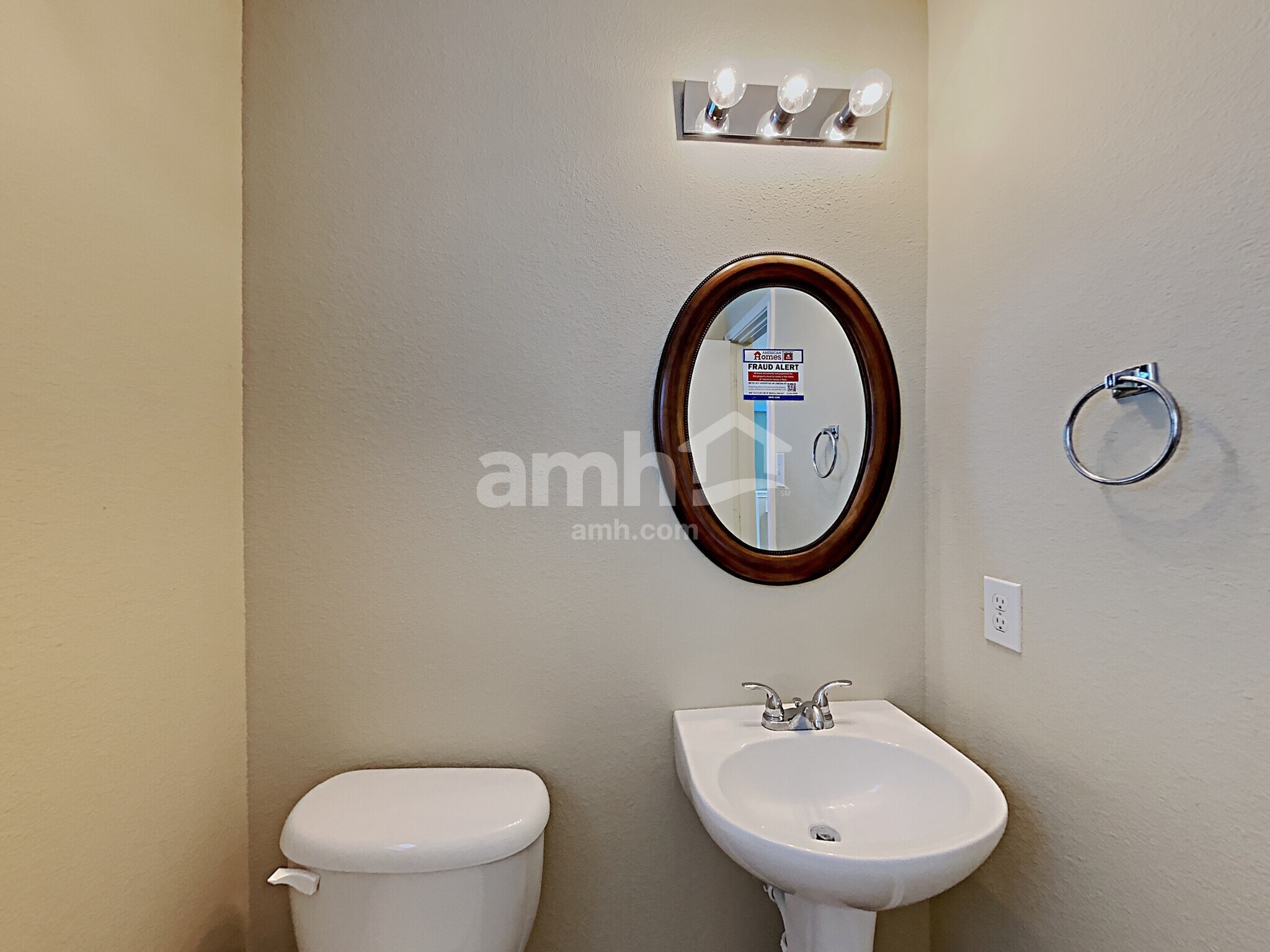Building Photo - 9227 Mare Country