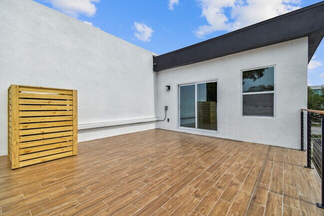 Building Photo - 2840 1st Ave S