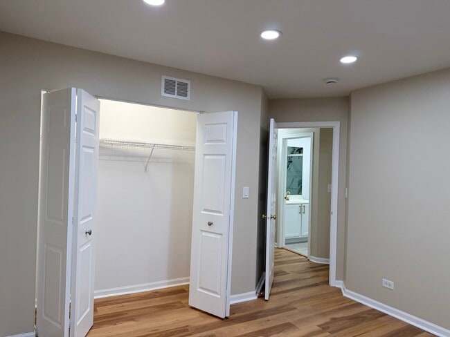 Building Photo - 431 Pine Lake Cir