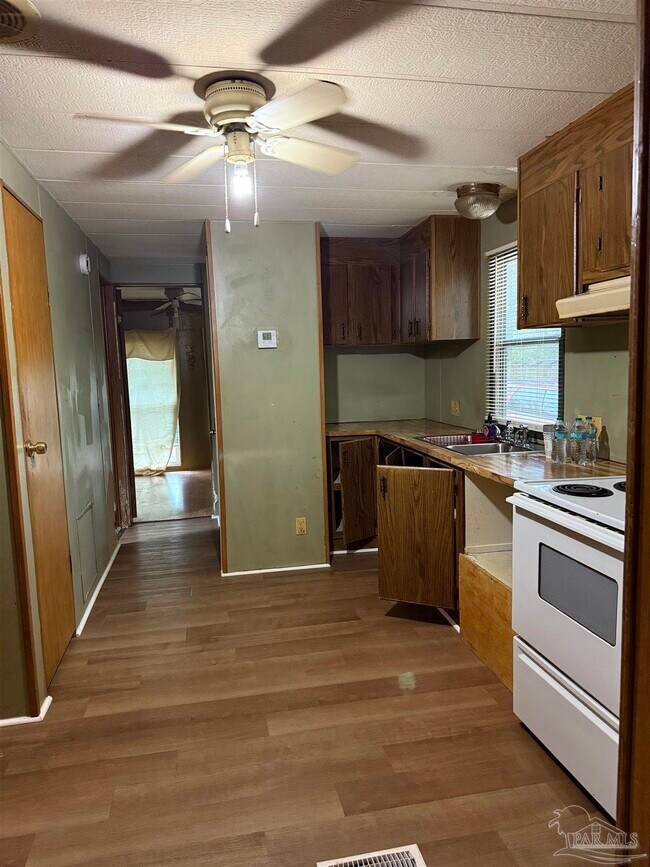 Building Photo - 2866 Pine Forest Rd