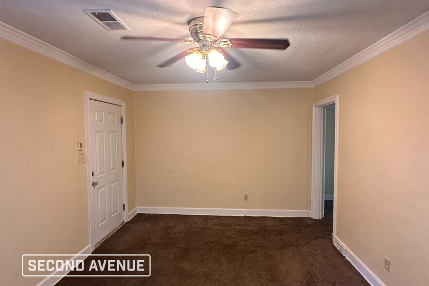 Building Photo - 2455 Twain Ave