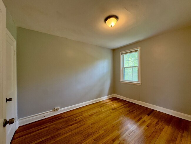Building Photo - 6113 Chinquapin Pkwy