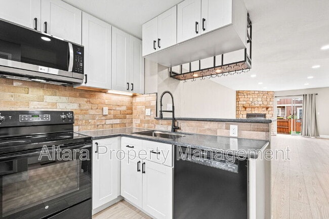 Building Photo - 2578 E Nichols Cir