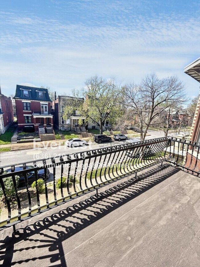Building Photo - 4-Bedroom, 2-Bathroom Home in a Convenient...