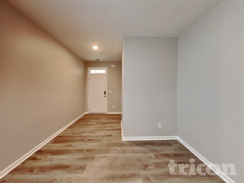 Building Photo - 338 Victory Cir