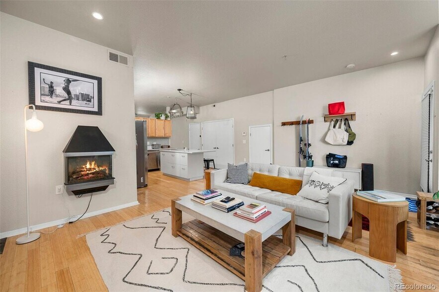 Building Photo - 3225 Blake St