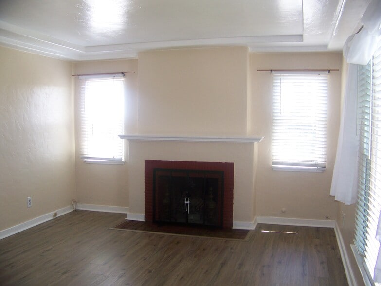 Building Photo - 2500 S Bronson Ave