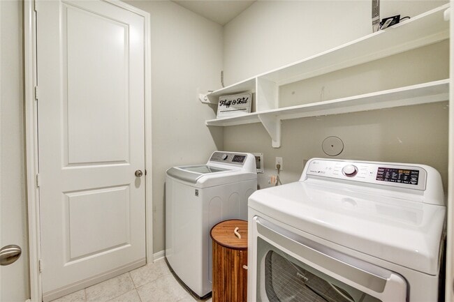 Building Photo - 2727 Camellia Ave