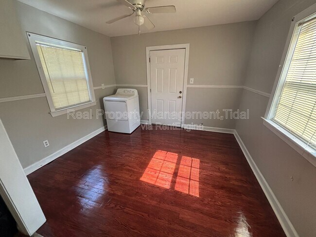 Building Photo - 1624 Rolfe Pl