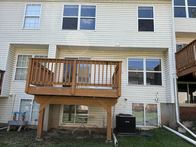 Building Photo - 4666 Louise St Claire Dr