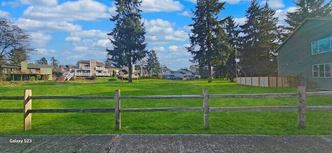 Building Photo - 4 bedroom Home on Highland Golf Course APPLICATION PENDING