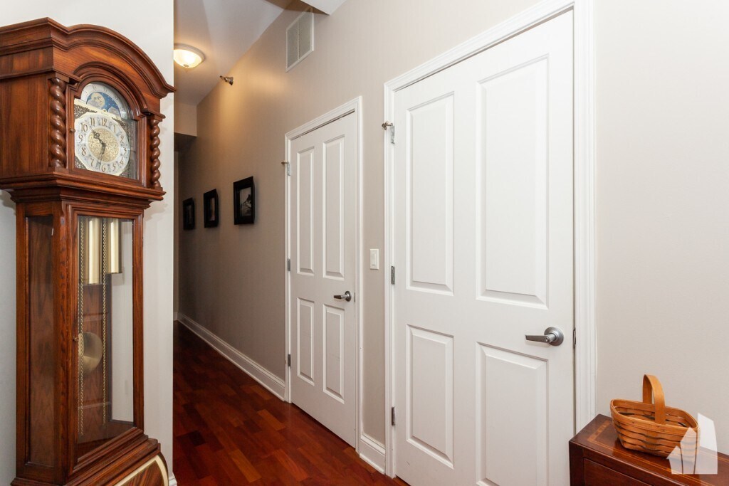 Building Photo - 1464 S MICHIGAN Ave