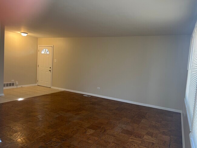 Building Photo - 319 Gentry St